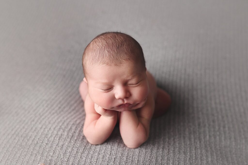 best Kansas City newborn photographer, newborn photoshoot Overland Park, Olathe newborn portrait studio, professional newborn photos, newborn photography packages