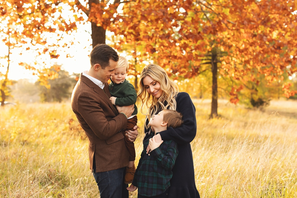 best KC family photographer, professional family photos, family portraits near me Overland Park
