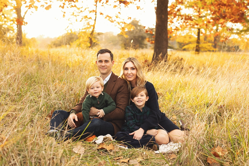 best KC family photographer, professional family photos, family portraits near me Overland Park