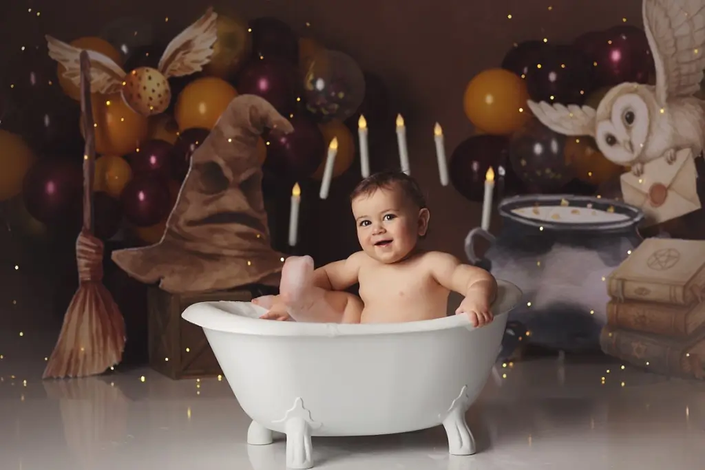 One year old child during Harry Potter cake smash session