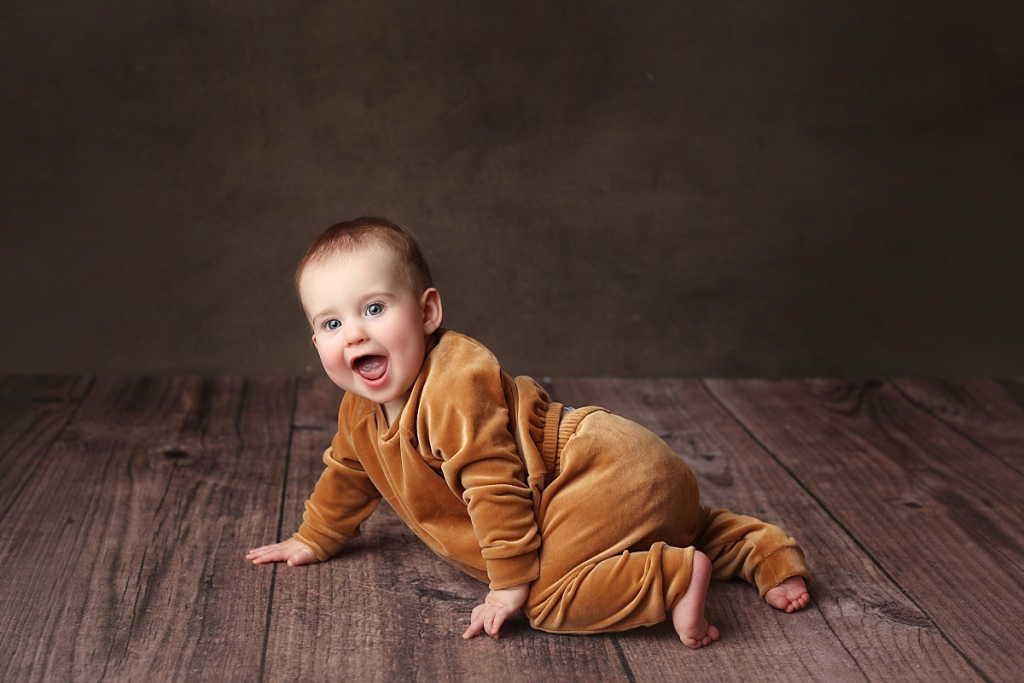 Newborn photographer capturing baby girl’s timeless portraits before cake smash