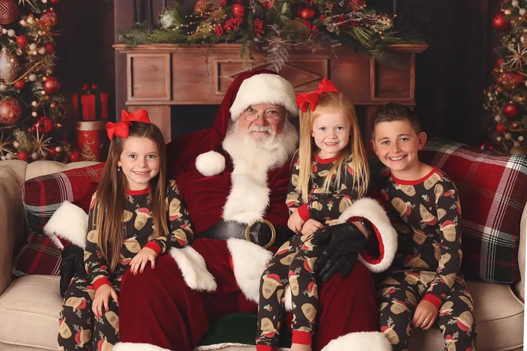 Affordable Santa photos in Kansas City studio with professional photographer